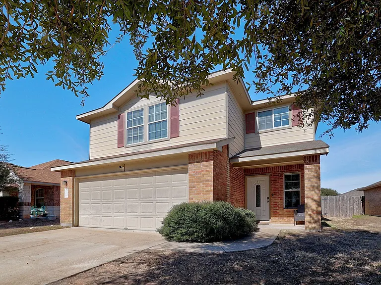 120 Mallard Ln — Photo 2