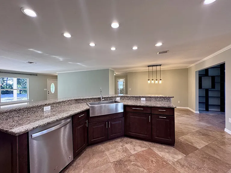 625 N Jackson Rd — Photo 8