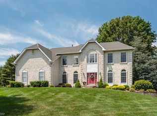 11 Cedar Tree Ln, Chester, NJ 07930