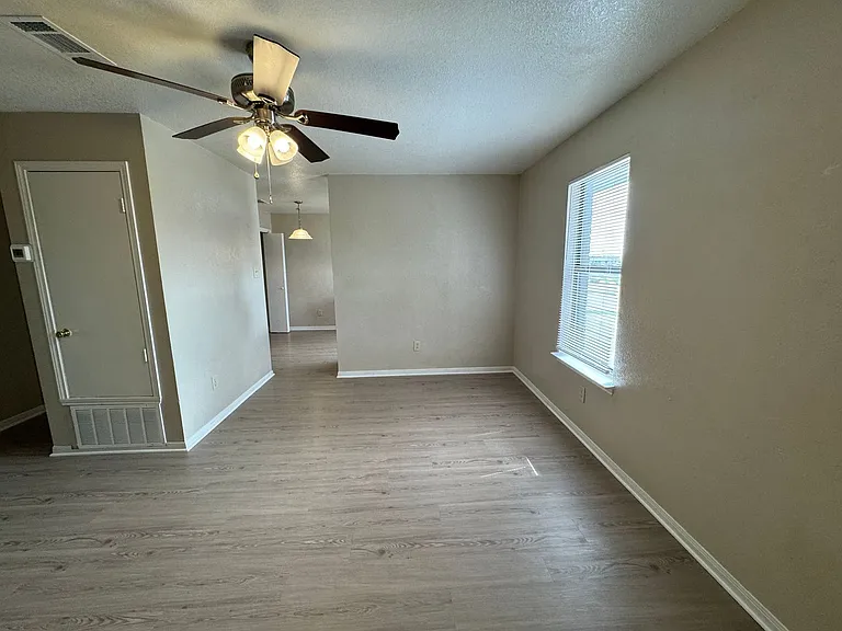 1708 Benttree Dr — Photo 27