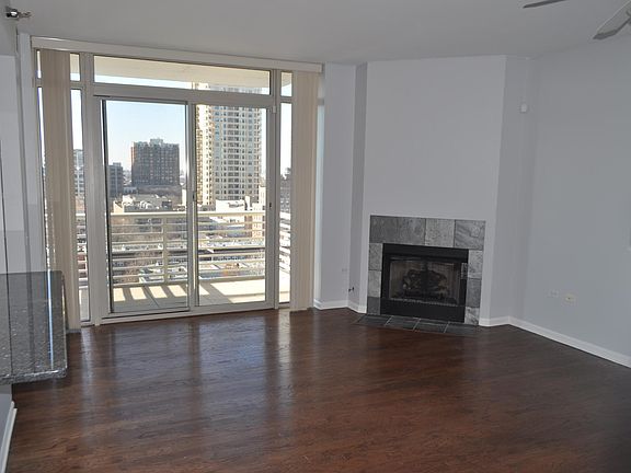 4th image of 1515 S Prairie Ave Unit 1002
