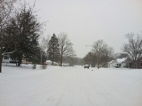 4th image of 38 Boyd St
