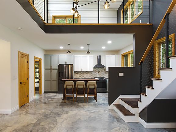 3rd image of 36 Betten Court