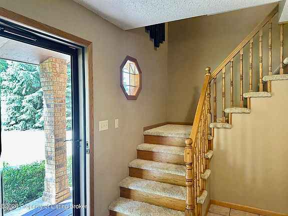 3rd image of 3052 Lakeview Dr