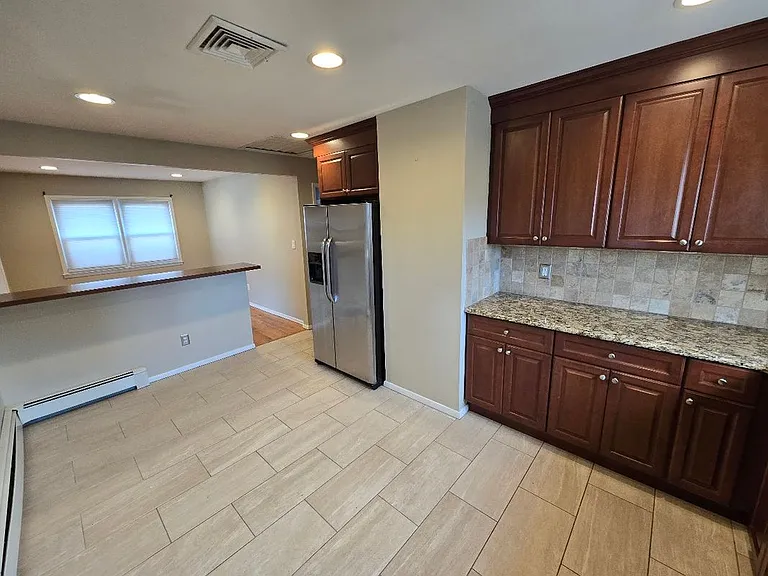 318 E 54th St #2 — Photo 6