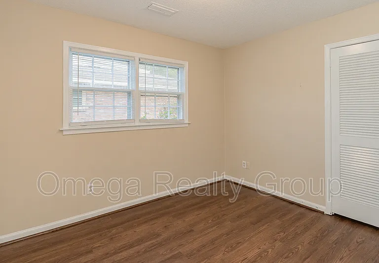 2061 Green Acres Dr — Photo 35