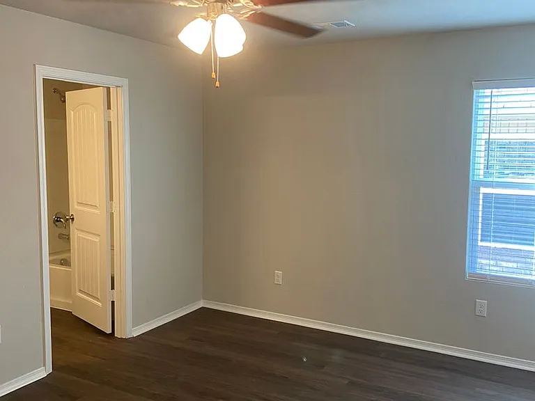 2616 Grant Ln — Photo 9