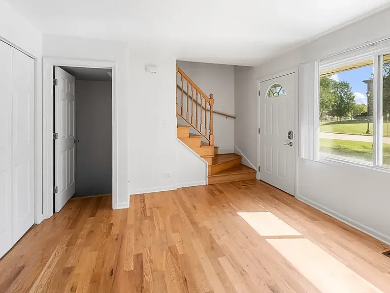112 Surrey Dr — Photo 7
