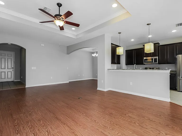 3911 Constantine Loop — Photo 3