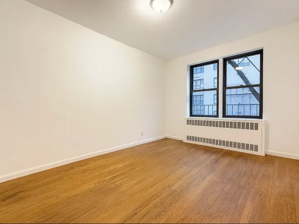 315 East 56th Street image 2 of 6