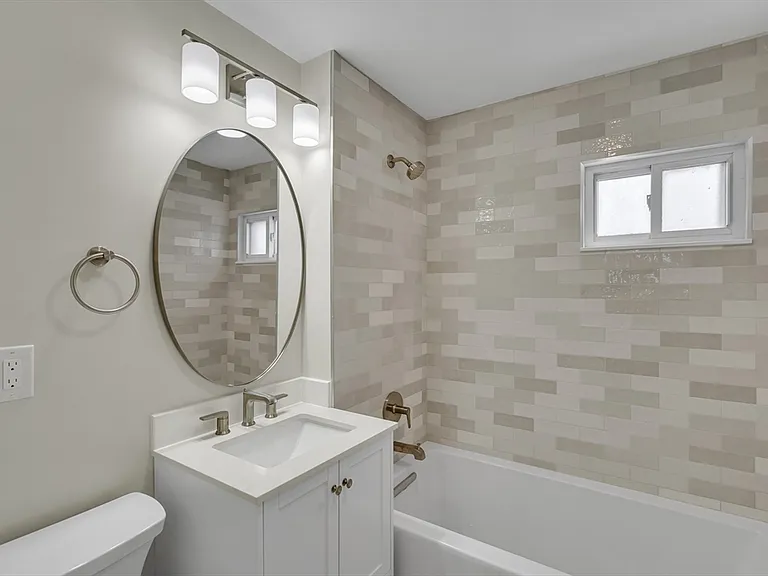 19 Fairview Ave #B — Photo 23