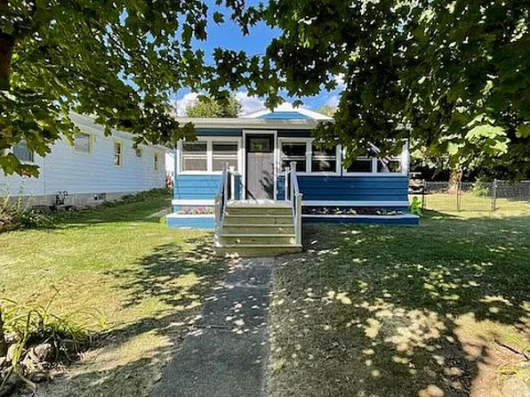 11904 Edgeview Ave, Conneaut Lake, PA 16316