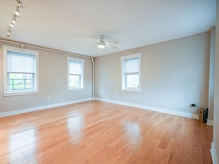 515 E 12th St #4 — Photo 5