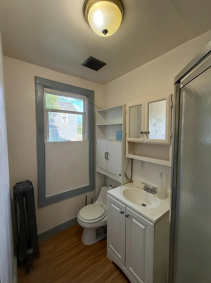 3 bed, 1000 sqft, $1,800 — Photo 2