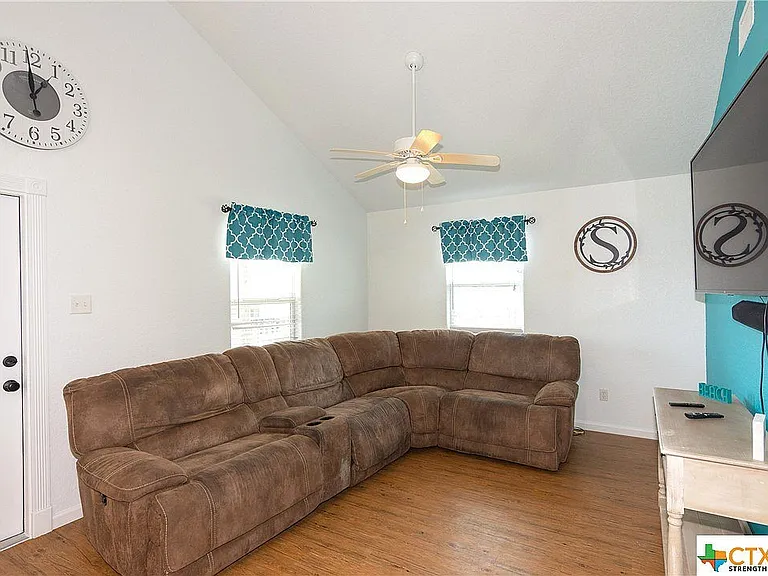 1110 Treaty Dr — Photo 2