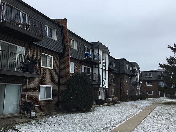 3rd image of 9457 Bay Colony Dr APT 3N