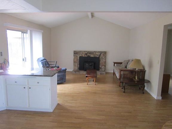 3rd image of 8236 Holly Oak St