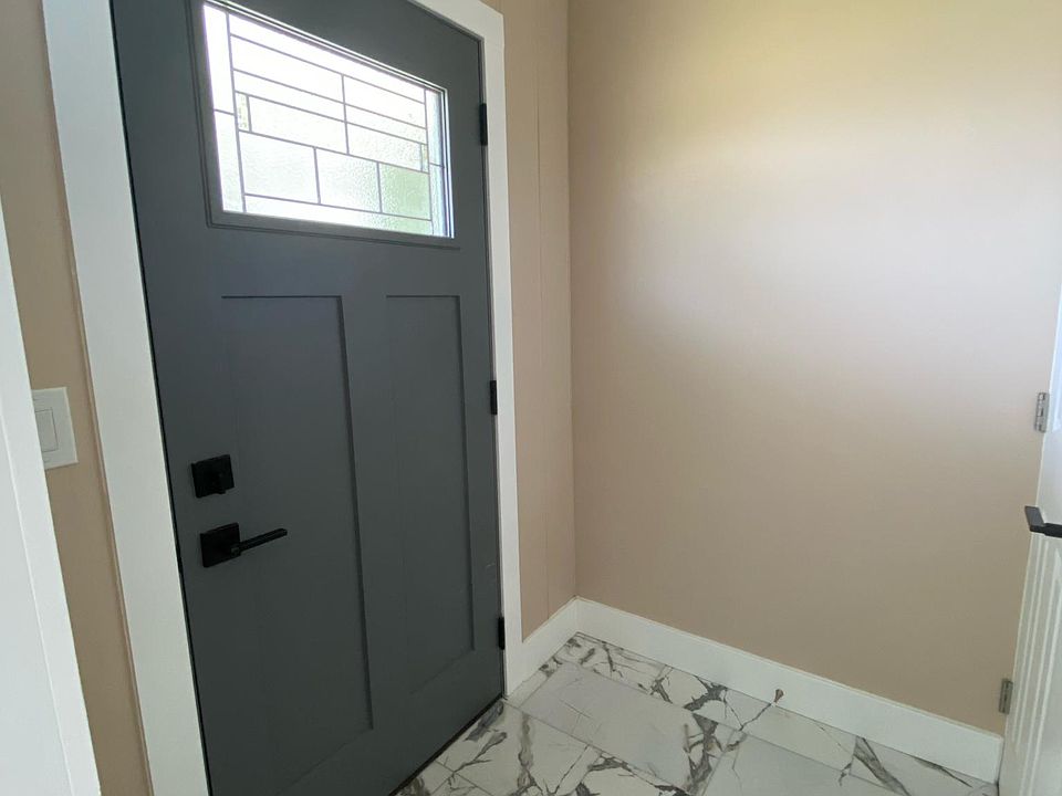 1st image of 609 N Poplar Ave