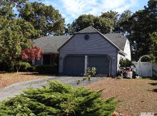 5 Colby Dr, Coram, NY 11727
