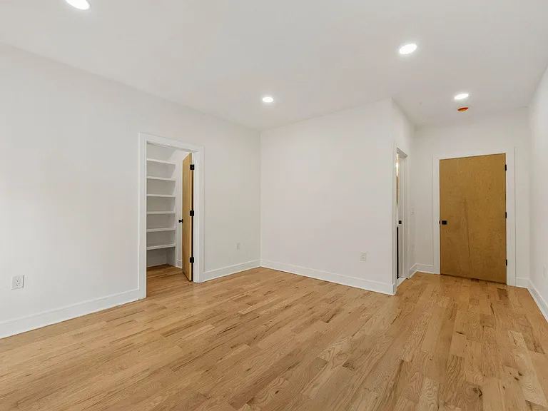525 Washington St #2 — Photo 10