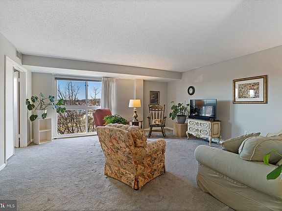 5th image of 1040 Deer Ridge Dr Unit 402