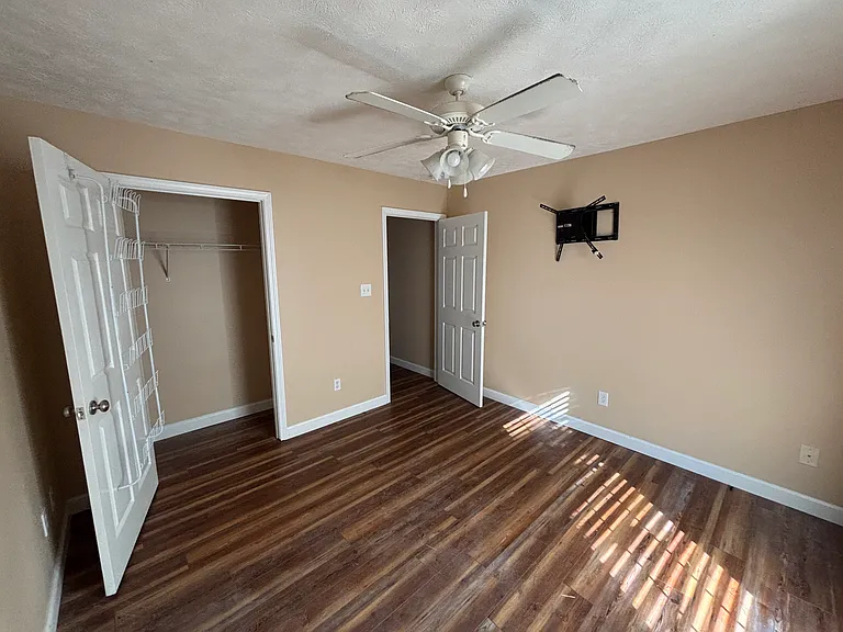587 Mitchell St — Photo 12