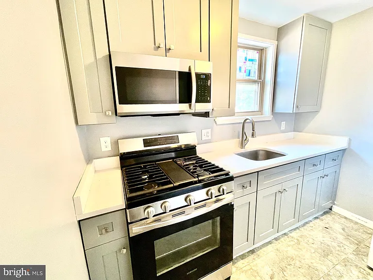 108 Varnum St NE — Photo 4