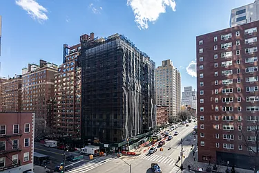 Rented by BARNES New York