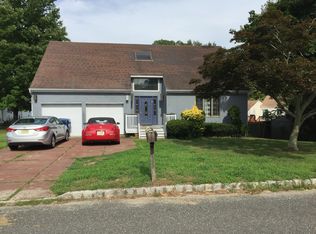 2 Marie Elaine Ct, Oakhurst, NJ