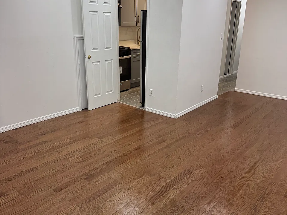 659 E 81st St