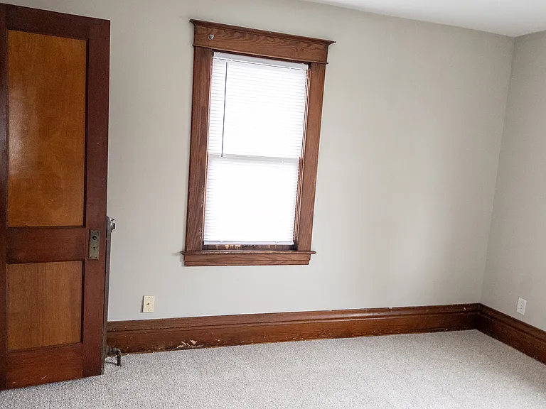 1421 Sherwood Ave — Photo 32