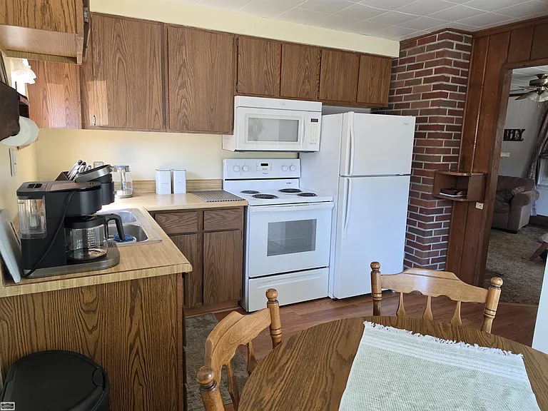 3004 Maplewood Dr — Photo 8