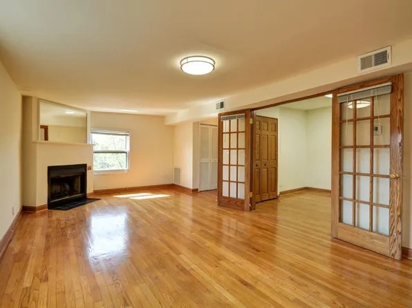 611 W Briar Pl, Chicago, IL