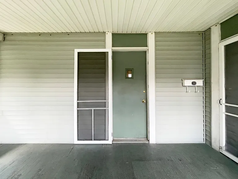 812 W University Ave — Photo 18