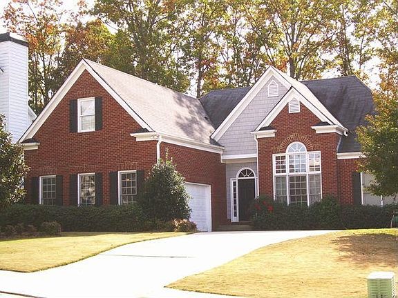 Sought after courtyard entry