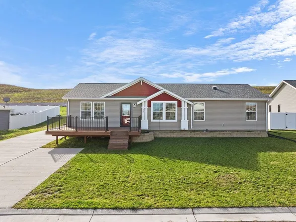 17 Robert St, Burlington, ND 58722