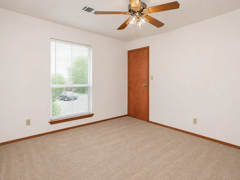 Willow Creek Apartments — Photo 45