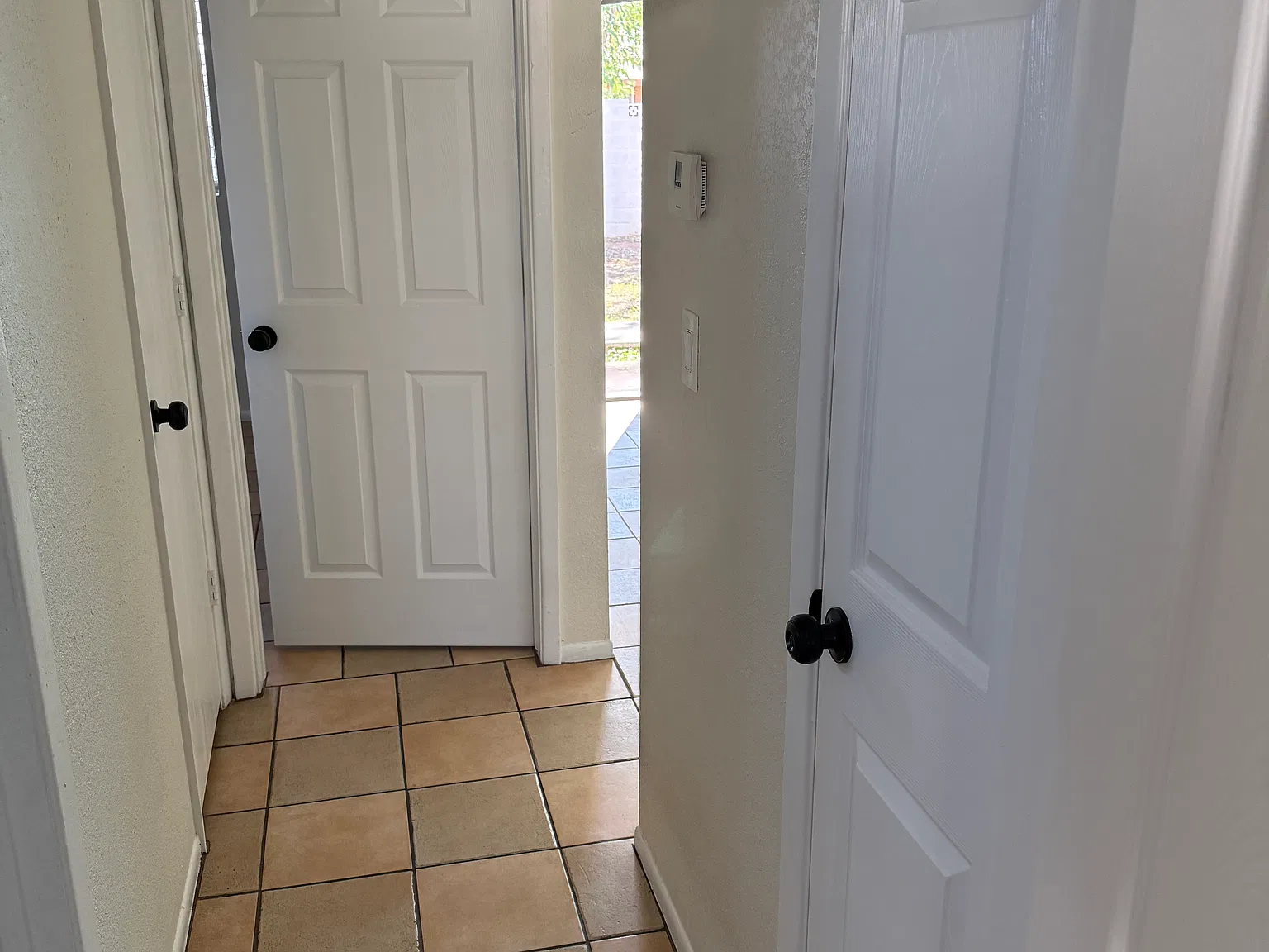 2 bed, 900 sqft, $1,650 — Photo 2