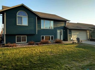 909 E Magnolia Dr, Brandon, SD 57005