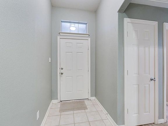 4th image of 2404 Monroe Dr