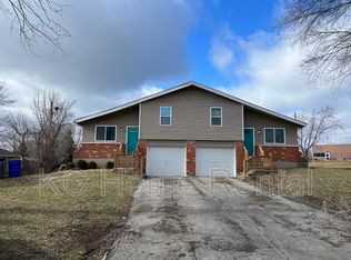 515 N Troost Cir, Olathe, KS 66061