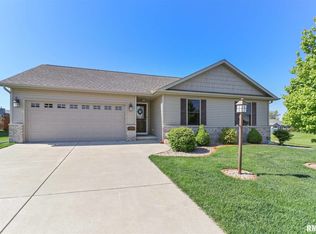 1500 Mackenzie St, Washington, IL 61571