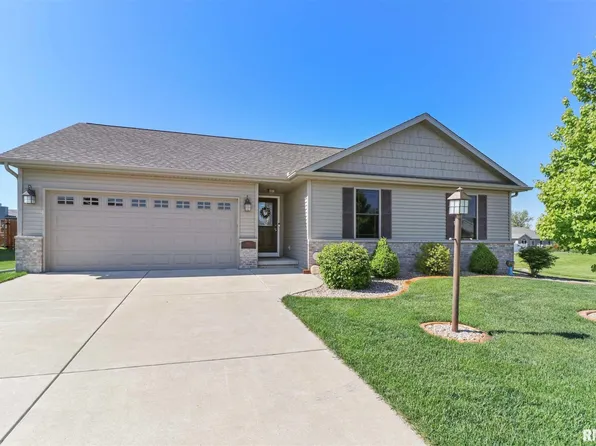 1500 Mackenzie St, Washington, IL 61571