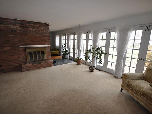3rd image of 106 Farmington Dr