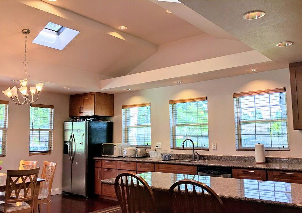 kitchen & dinning open to great room