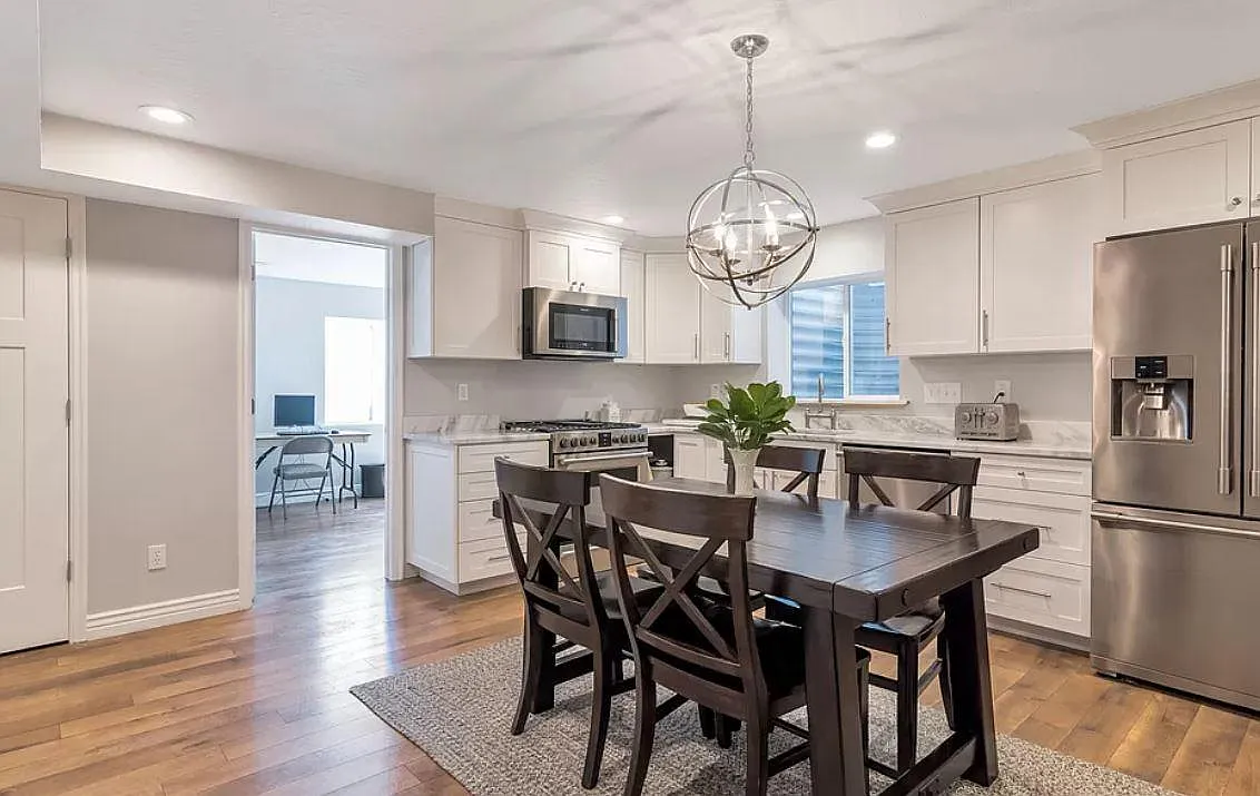 3 bed, 1.5 bath, 1700 sqft, $2,000 — Photo 1