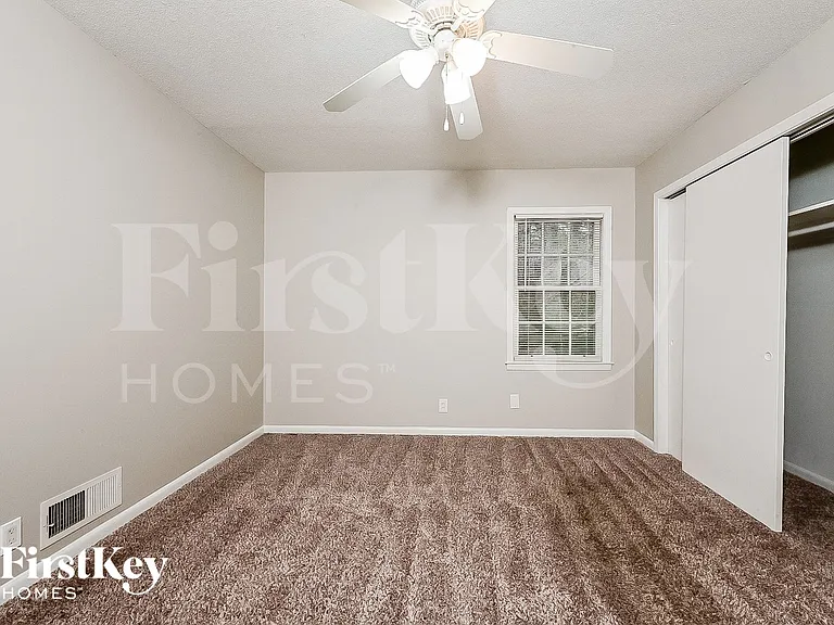 788 S Pine St NE — Photo 7