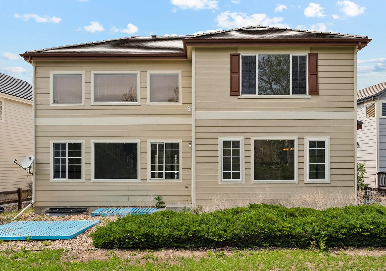 Fantastic 4 Bed with Office in The Farm — Photo 3