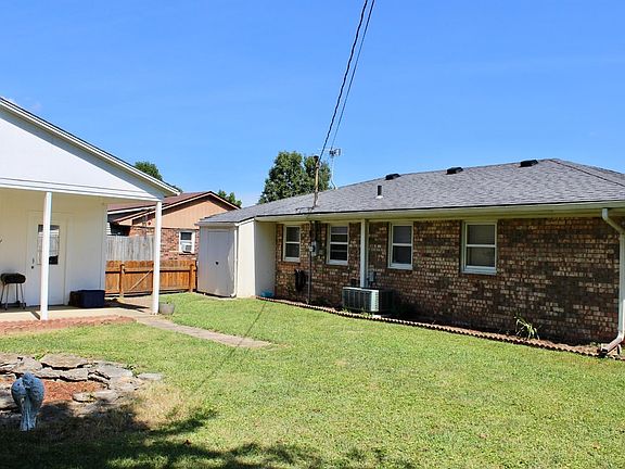 2nd image of 215 Lynnwood Ct
