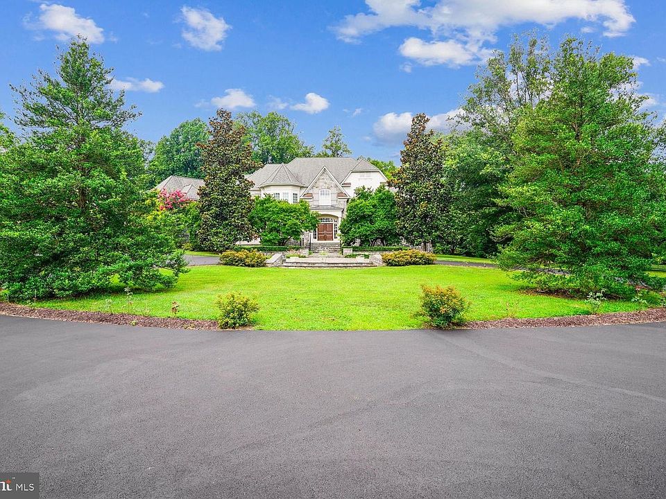 1st image of 10420 Riverwood Dr